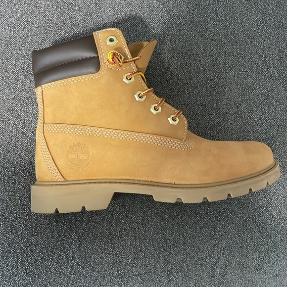 Brand new Timberland boots - Picture 3 of 4